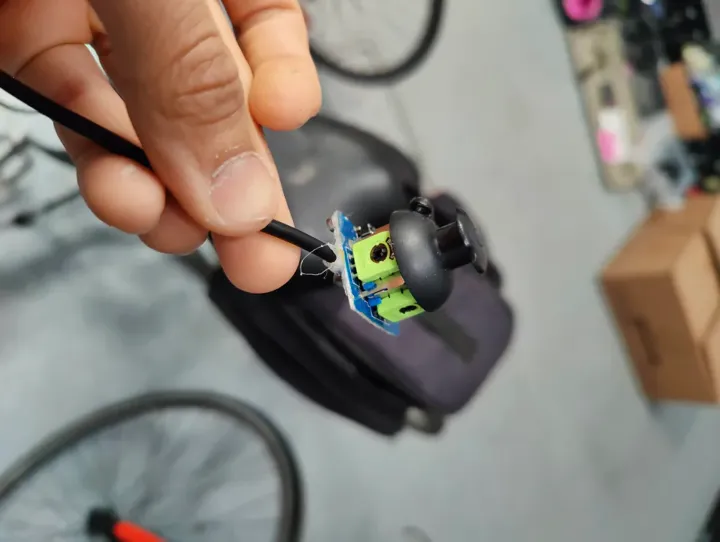 Magnetic joystick throttle
