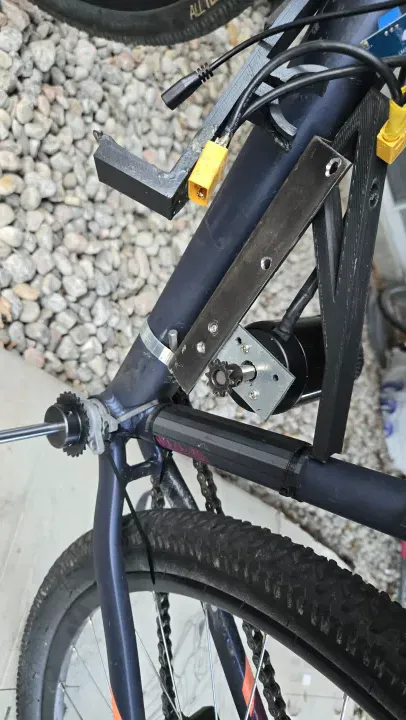 Improvised motor mount with L-brackets and PLA battery tray