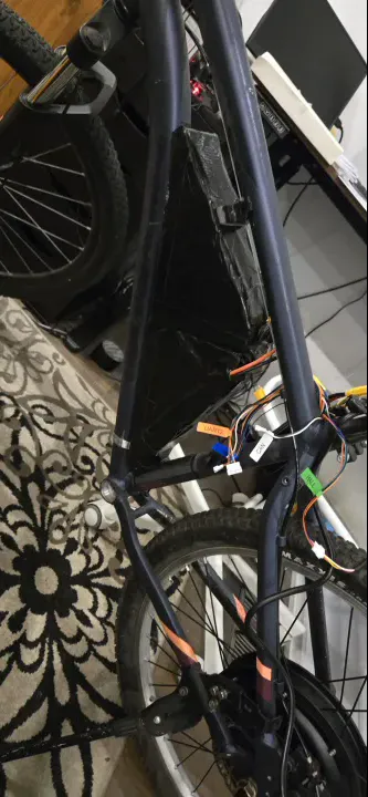 Side view of the battery pack mounted in the ebike frame