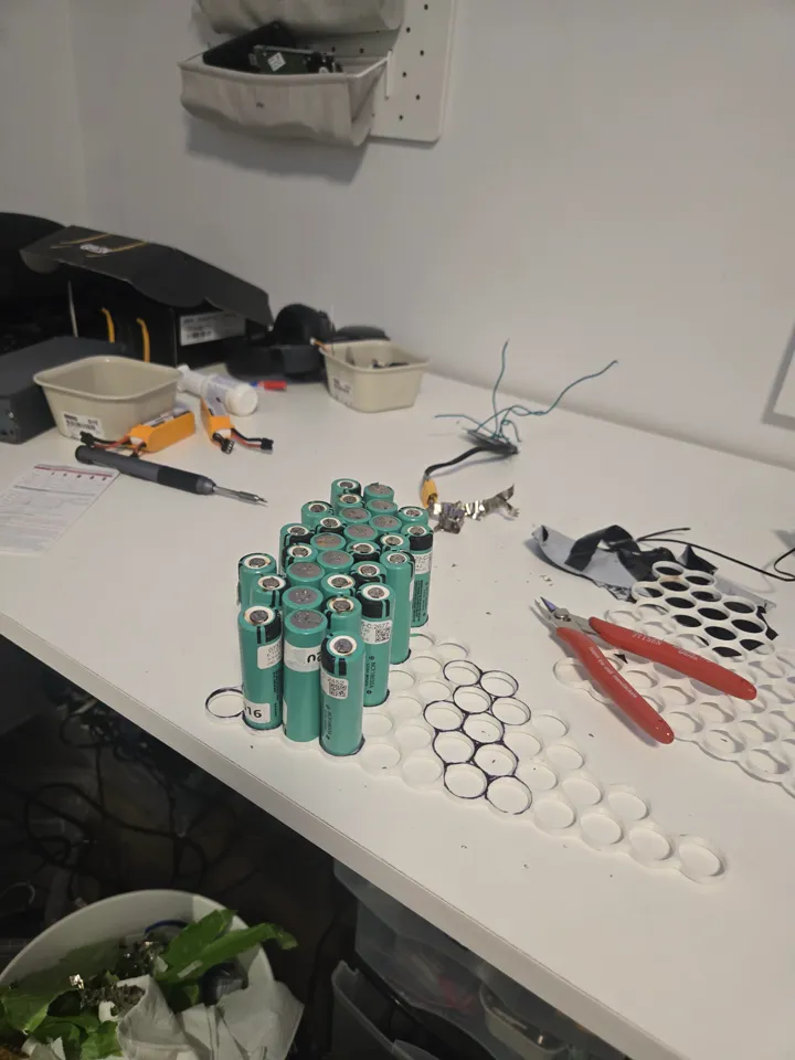 Arranging the 120 cells into the 20S6P layout before spot welding
