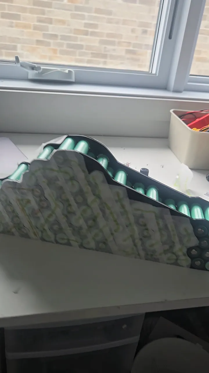 3D printed PETG battery holder with cells aligned